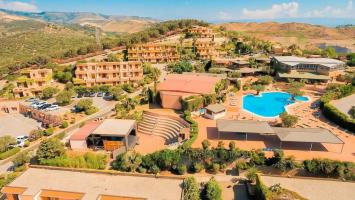Hotel Cover