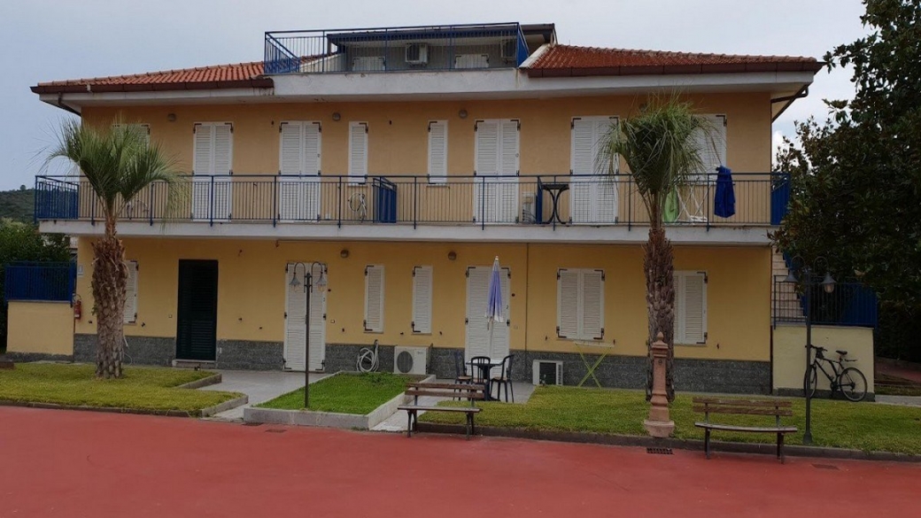 SOLONE BEACH RESORT - Cover 1